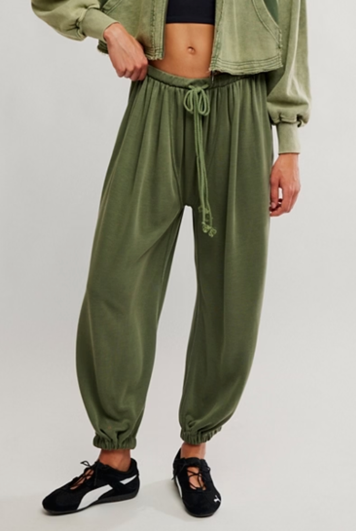Free People Movement: Momentum Balloon Pants - Ivy-4- Bottoms-Free People Movement-Usher & Co - Women's Boutique Located in Atoka, OK and Durant, OK