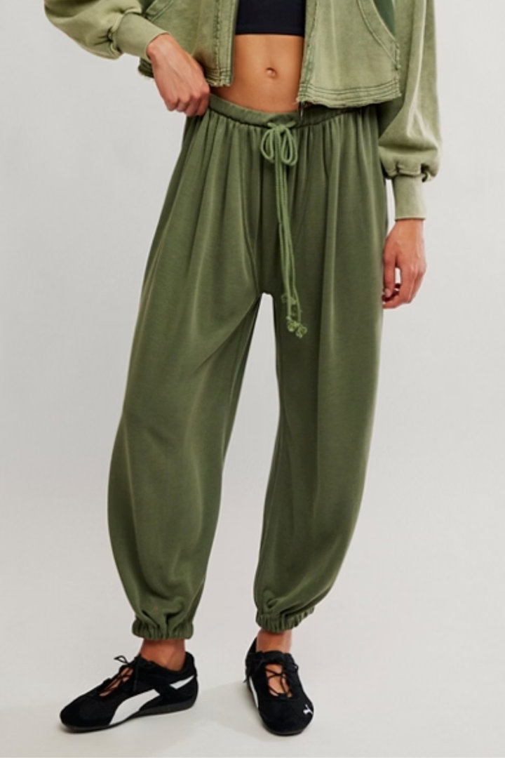 Free People Movement: Momentum Balloon Pants - Ivy-4- Bottoms-Free People Movement-Usher & Co - Women's Boutique Located in Atoka, OK and Durant, OK
