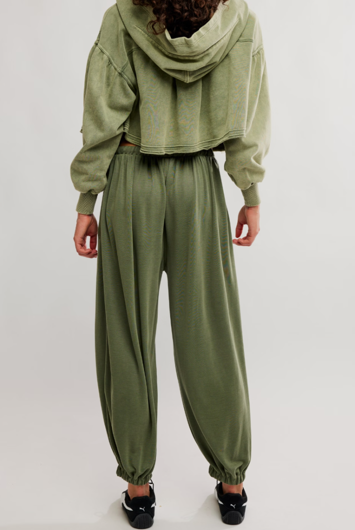 Free People Movement: Momentum Balloon Pants - Ivy-4- Bottoms-Free People Movement-Usher & Co - Women's Boutique Located in Atoka, OK and Durant, OK