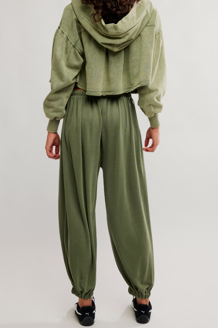 Free People Movement: Momentum Balloon Pants - Ivy-4- Bottoms-Free People Movement-Usher & Co - Women's Boutique Located in Atoka, OK and Durant, OK