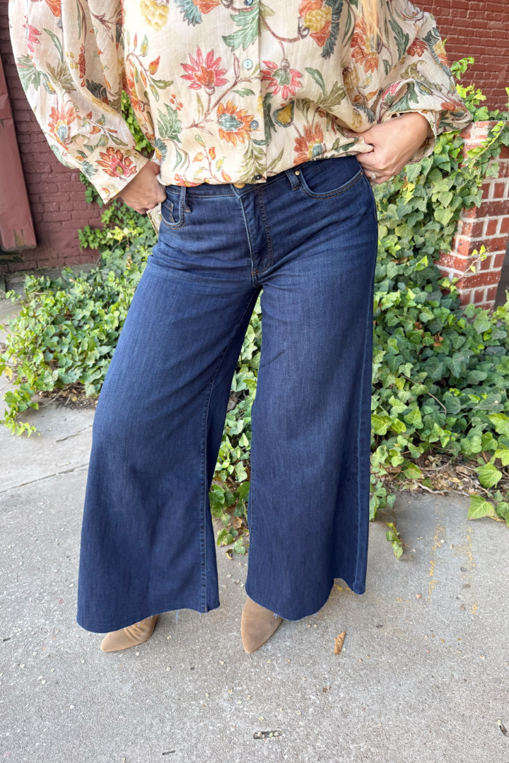 Kut From The Klotth: Blake Super Wide Leg-5- Denim-KUT FROM THE KLOTH-Usher & Co - Women's Boutique Located in Atoka, OK and Durant, OK